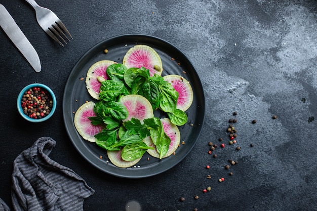 Salada de melancia rabanete chinês dieta daikon fresca Fatias rosa frutas vegetais