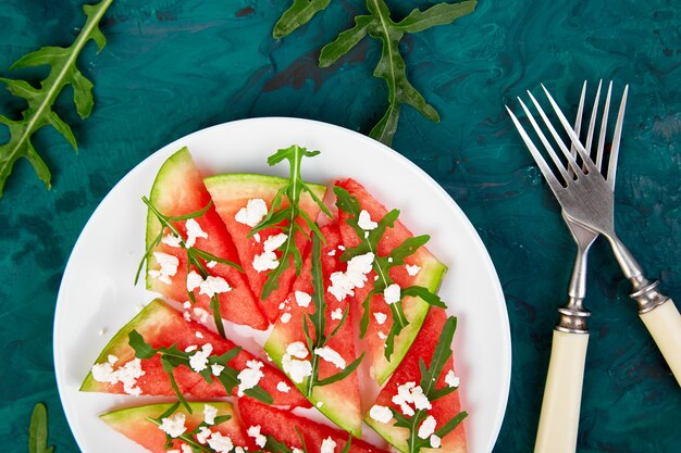 Salada de melancia verão fresco com queijo feta e rúcula