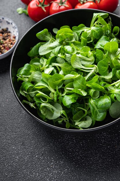 salada de milho folhas verdes refeição saudável fresca comida lanche na mesa cópia espaço fundo de comida