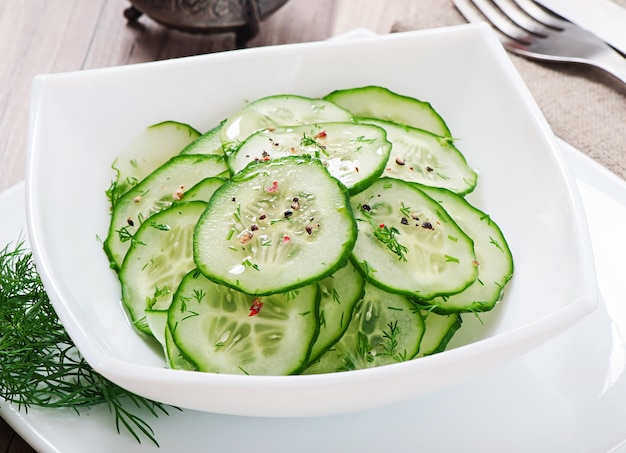 Salada de pepino fresco