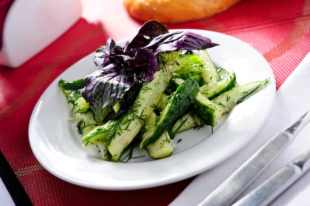 Salada de pepinos em conserva