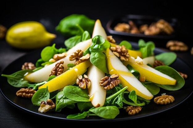 Foto salada de peras e nozes temperadas