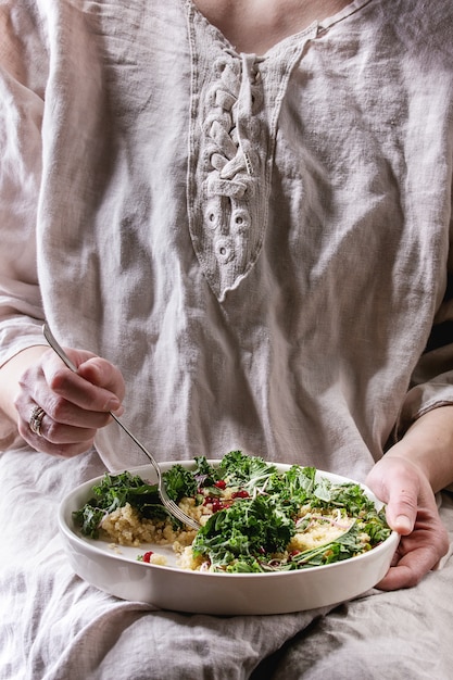 Salada de quinoa com couve