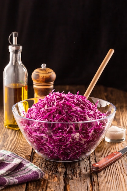 Salada de repolho roxo comidas saudáveis