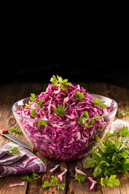 Salada de repolho roxo comidas saudáveis