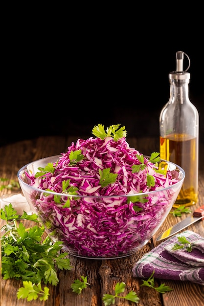 Salada de repolho roxo comidas saudáveis