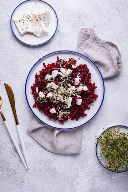 Salada de saúde com beterraba e queijo feta