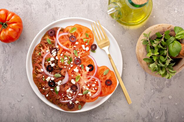 Foto salada de tomate carpaccio de herança fresca