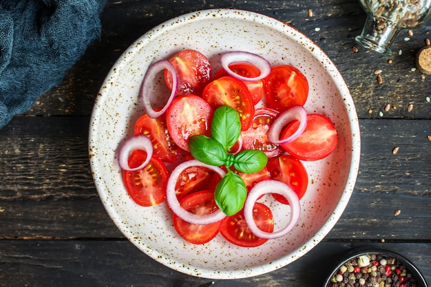 salada de tomate e manjericão