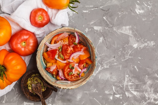 Salada de tomate.