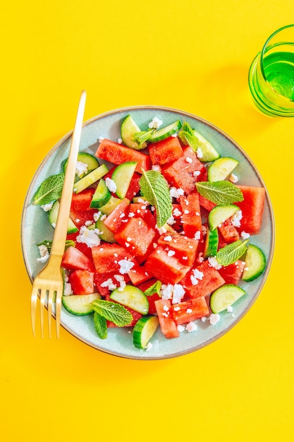 Salada de verão com melancia e pepino