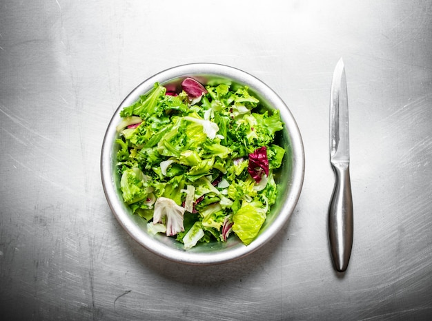 salada de verduras frescas.