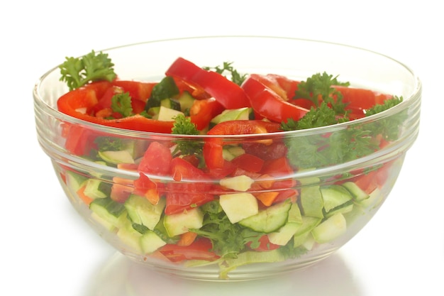 Foto salada fresca isolada em branco