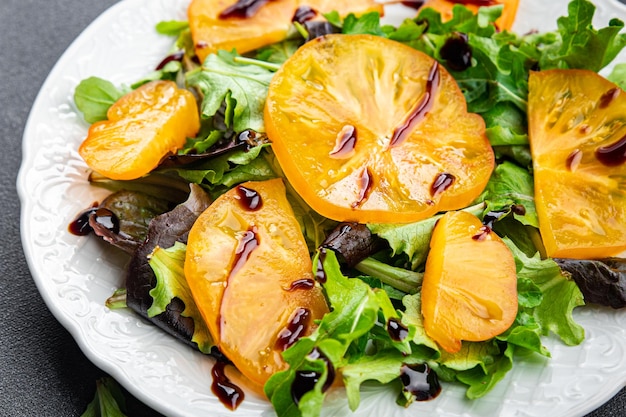 salada fresca tomate amarelo alface folha verde refeição saudável comida lanche na mesa cópia espaço comida