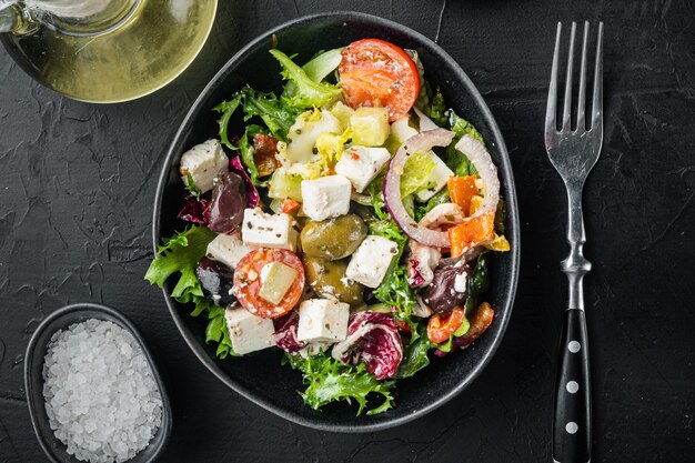 Salada grega tradicional com legumes frescos