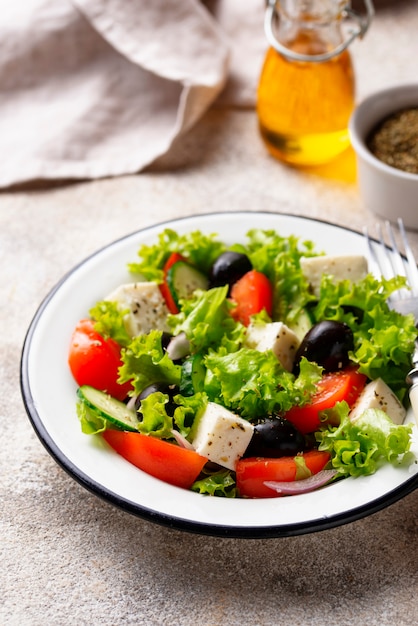 Foto salada grega tradicional com queijo feta