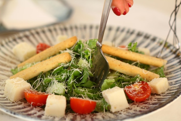 Salada mediterránea con queso feta, tomates y pimientos Salada Mediterránea