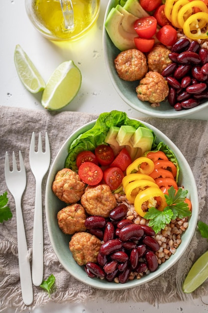 Salada mexicana saudável como uma refeição equilibrada para dieta