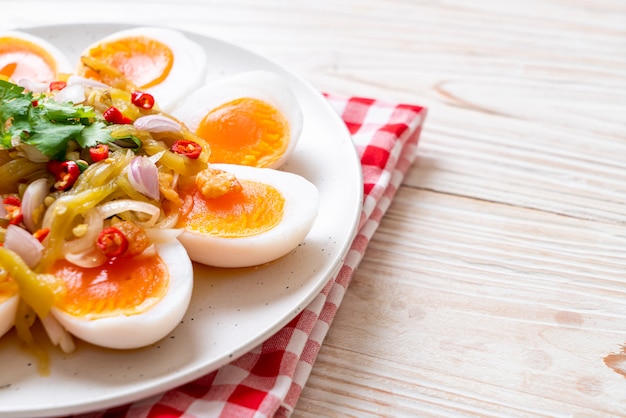 Foto salada picante de ovos cozidos macios