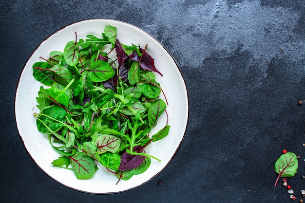 Salada saudável, folhas misturam salada