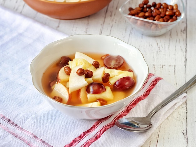 Salada tradicional na Indonésia Asinan Buah ou Asinan Bogor