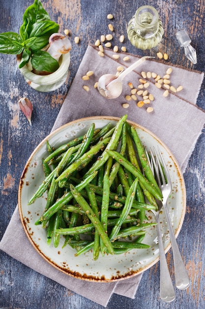 Salada verde feijão verde com pesto