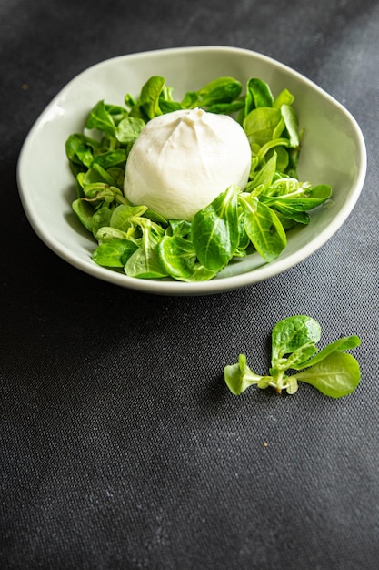 salada verde folhas de buratta misturam comida fresca refeição saudável lanche na mesa cópia espaço comida
