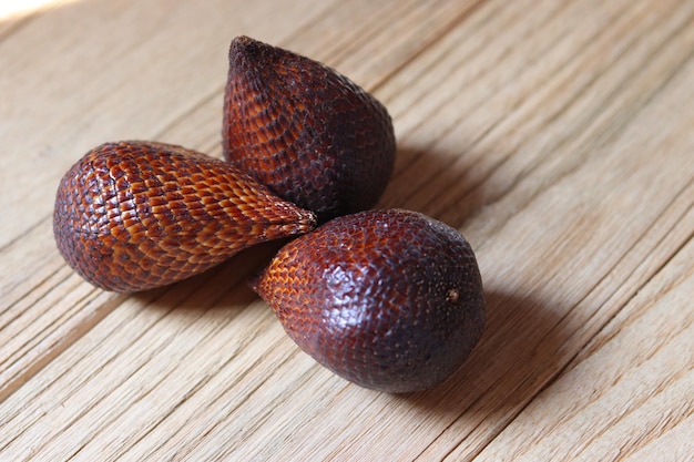 Salak é um tipo de fruta de palmeira comumente consumida Também é conhecida como sala ou Salacca zalacca