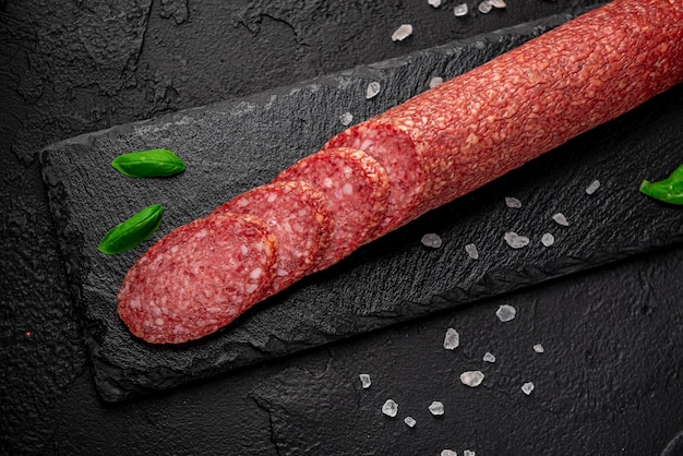 Salami Getrocknete Bio-Salamiwurst oder spanische Chorizo