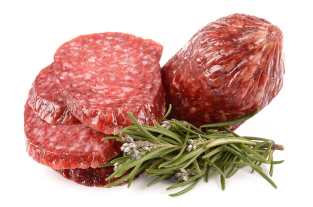 Salami isoliert auf weiß