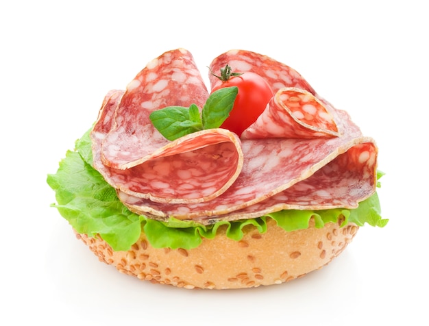 Salami und Salat