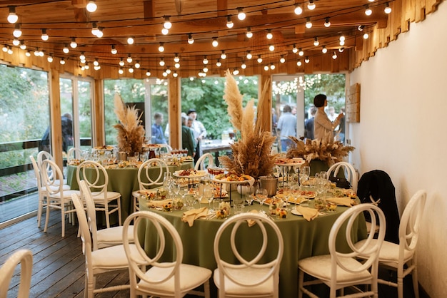 Salão de banquetes para casamentos salão de banquetes com decoração atmosférica