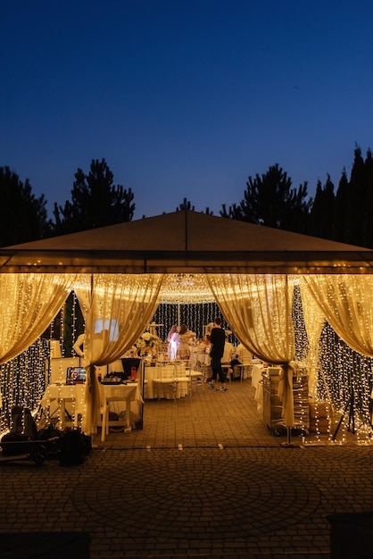 Salão de banquetes para casamentos salão de banquetes com decoração atmosférica