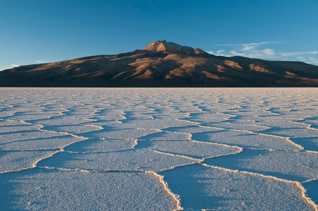 Foto salar do deserto de sal de uyuni vulcão tunupa 5432 mts potosi bolívia américa do sul