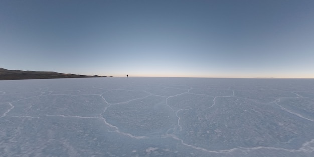 Salar de Uyuni inundado al atardecer