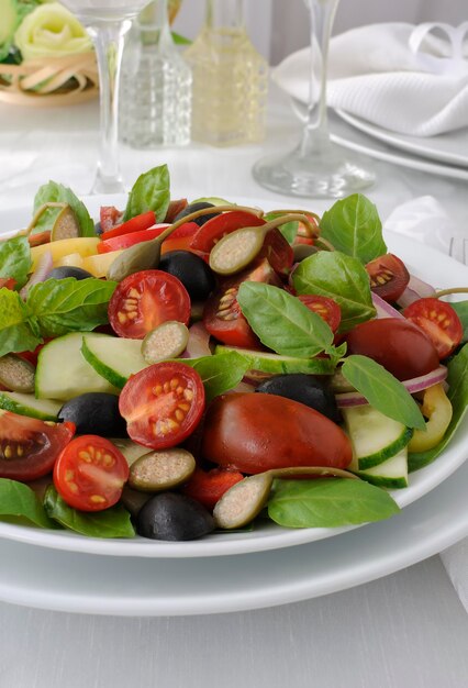 Salat aus sommergemüse