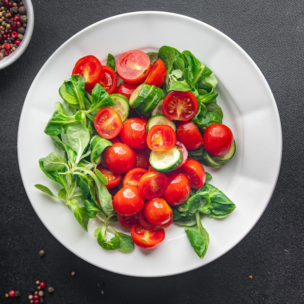 salat kirschtomaten frisch gericht gesunde mahlzeit essen snack diät auf dem tisch kopierraum essen