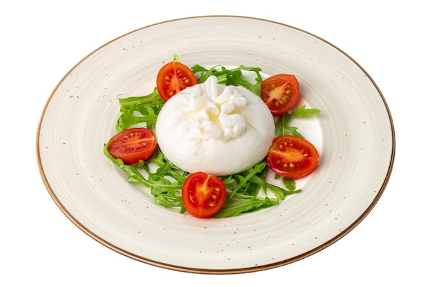 Salat mit Burrata-Käse und Kirschtomaten, isoliert auf weiss