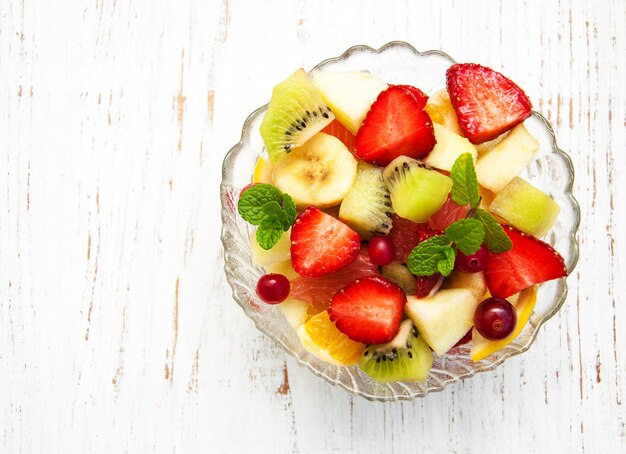 Salat mit frischen Früchten