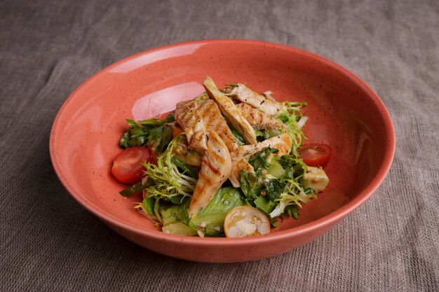 Salat mit Hähnchenfilet