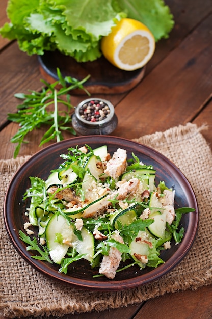 Salat mit Huhn und Zucchini