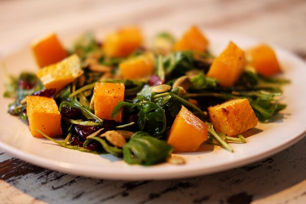 Salat mit Kürbiskernen und Rucola