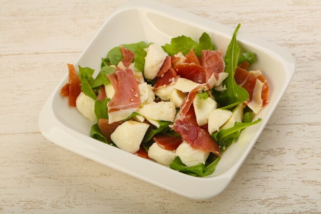 Salat mit Proscuitto, Mozzarella