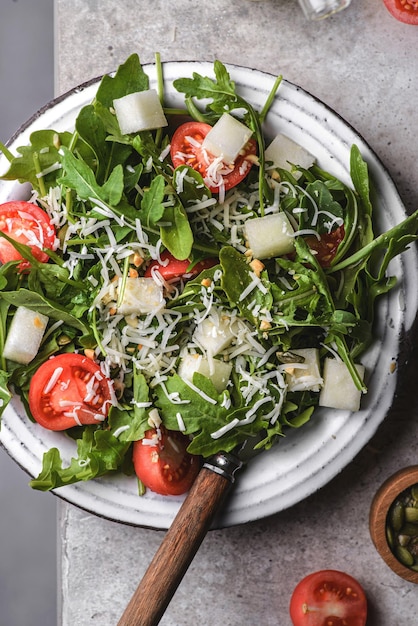 Salat mit Rucola und Melone