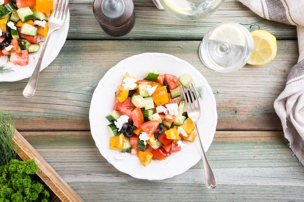 Salat mit weichem Ziegenkäse