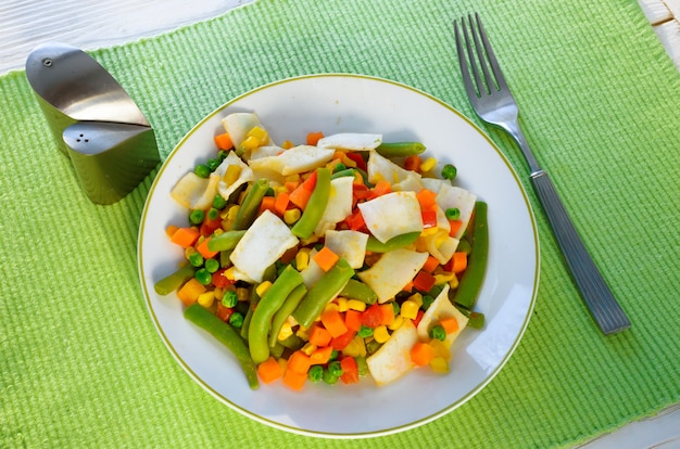 Salatgemüsemischung "Mexikanisch" und Tintenfisch