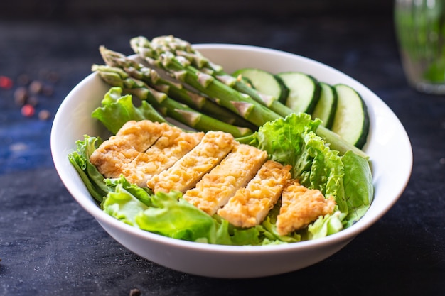 Salatschüssel Hühnerfleisch Spargelgrün Salat verlässt Vitamin essen Bio-Diät