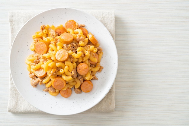 Salchicha de macarrones y cerdo picado