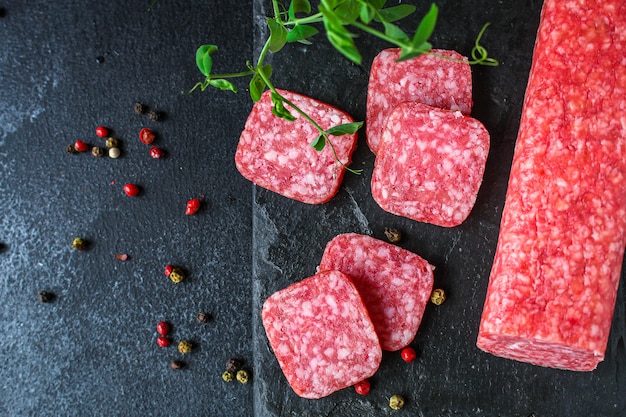 salchichas de carne de salami