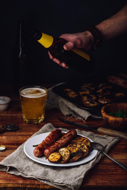 Salchichas De Cerdo Con Berenjena, Puerro Y Hierbas